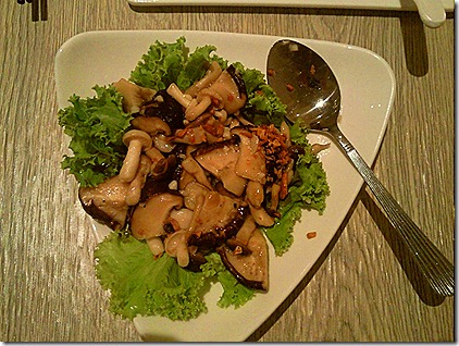 Sauteed mushrooms in lettuce bed Sauteed mushrooms in lettuce bed