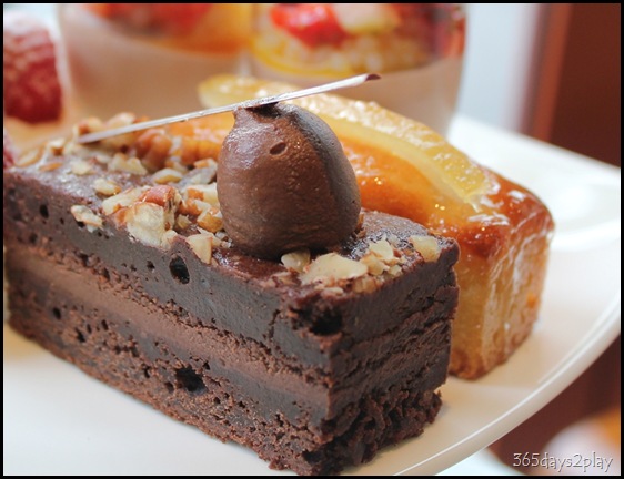 The Knolls - Decademt Chocolate Cake and Orange Cake (2) The Knolls - Decademt Chocolate Cake and Orange Cake (2)