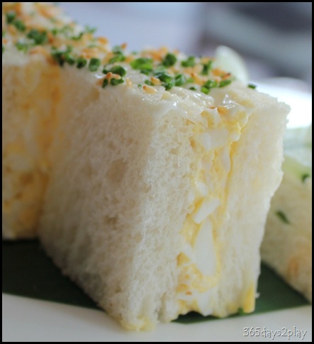 The Knolls - Egg Samdwich with sesame seed top (2)